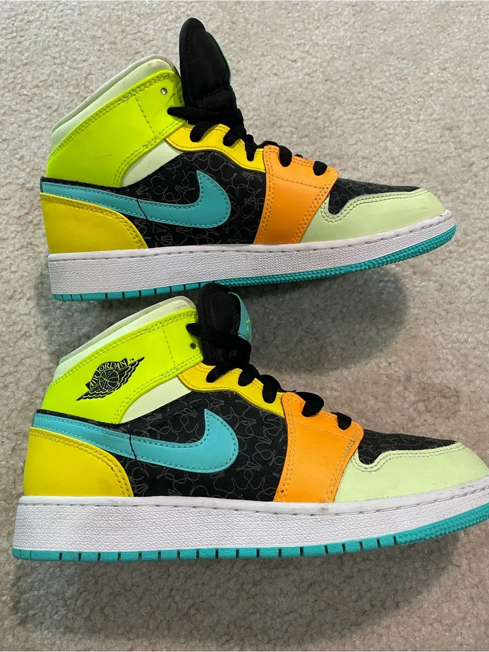 Nike Air Jordan 1 Mid SE GS 'Aurora Green' (Clover) - Kids 5.5Y or Womens 7.5/8